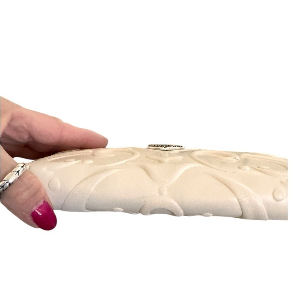 Brighton Ferrara White Leather Zip Around Organizer Wallet Crossbody Heart Logo - Picture 7 of 9